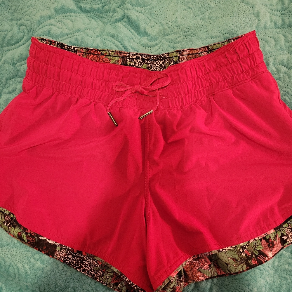 Lululemon reversible shorts size 6